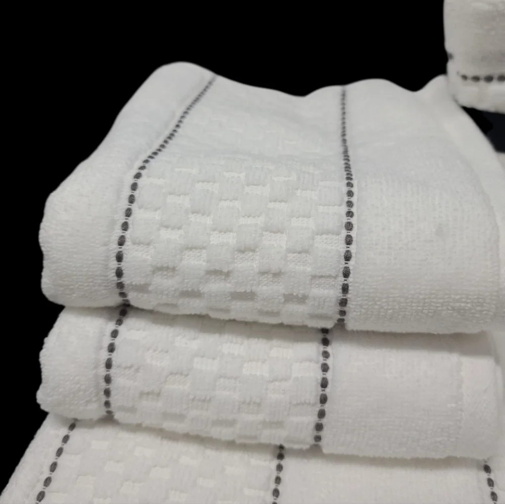 9pc DKNY White Textured Dark Gray Dot Pin Stripe Bath Hand Washcloth Towel Set